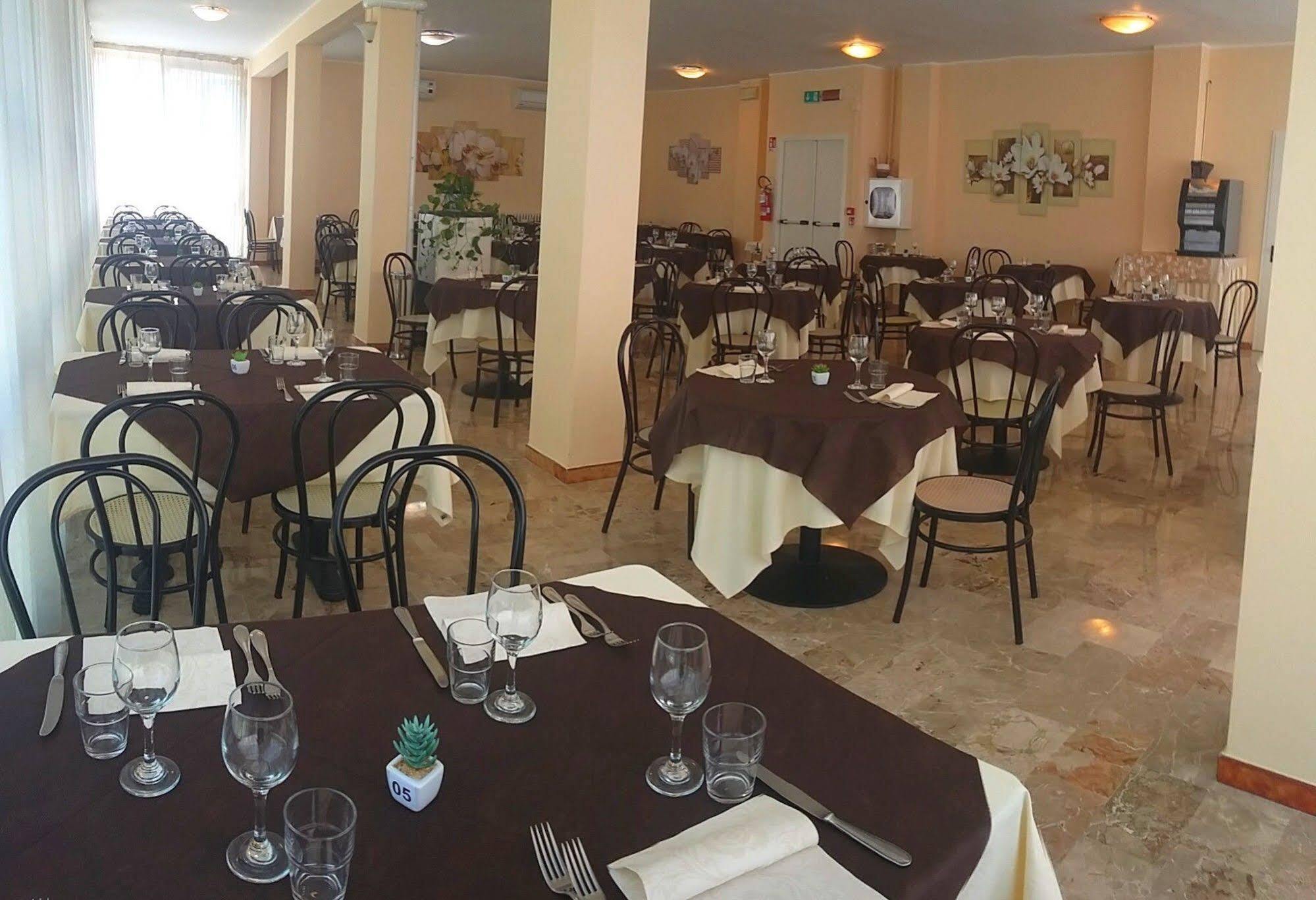 Luna Hotel